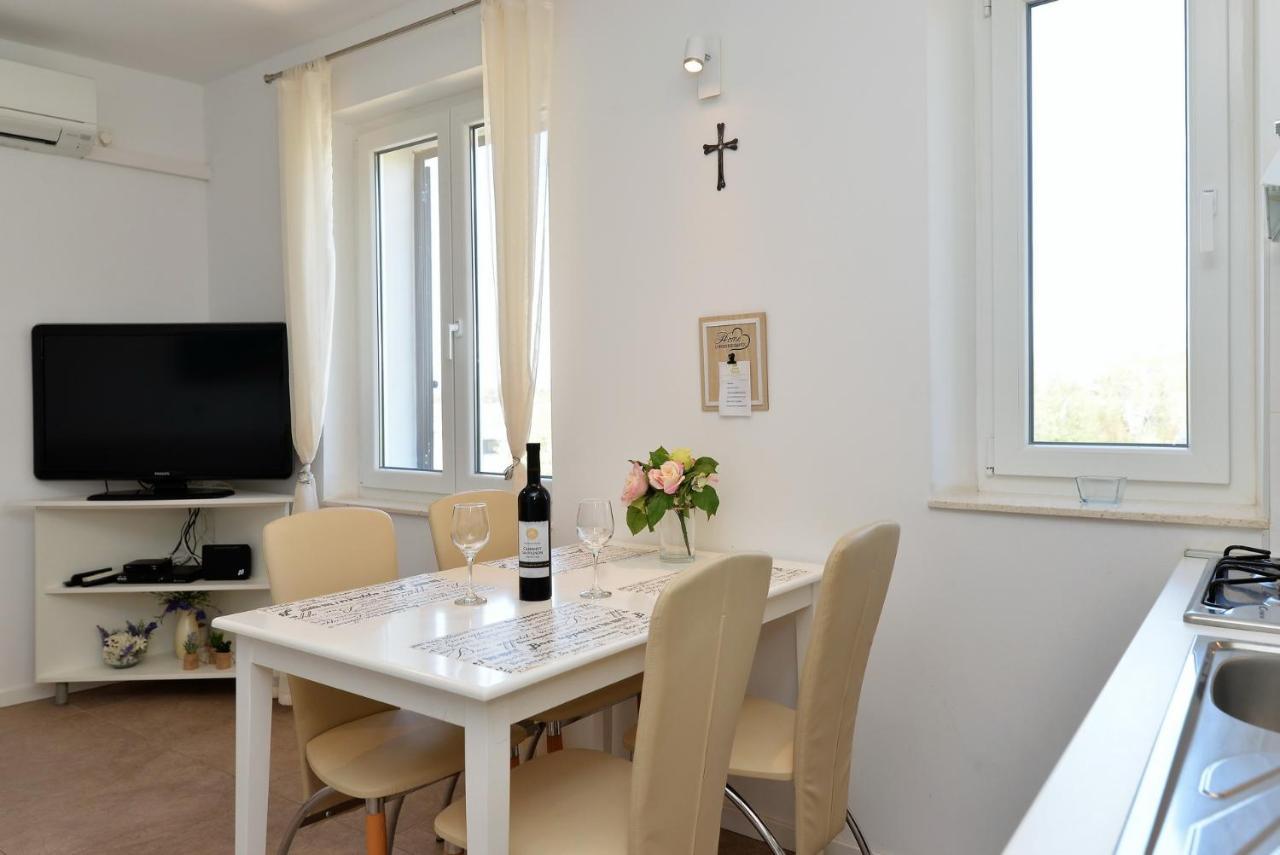 Beach Apartment Vami With Sea View Murter Exterior foto